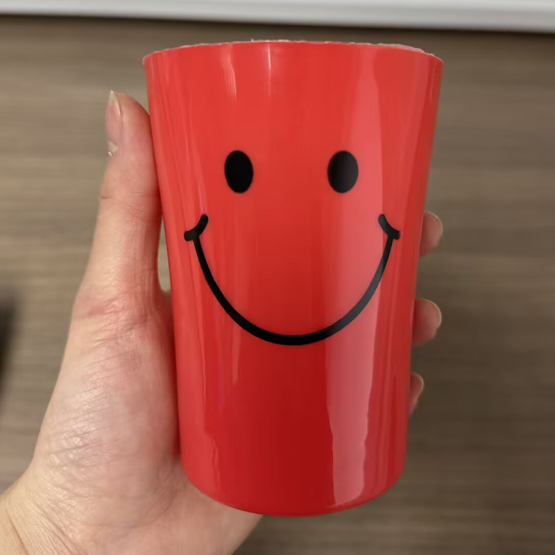 Childrens Smiley Face Plastic Drinking Cups for Party Travel Beach 4 Pack - Random Colour