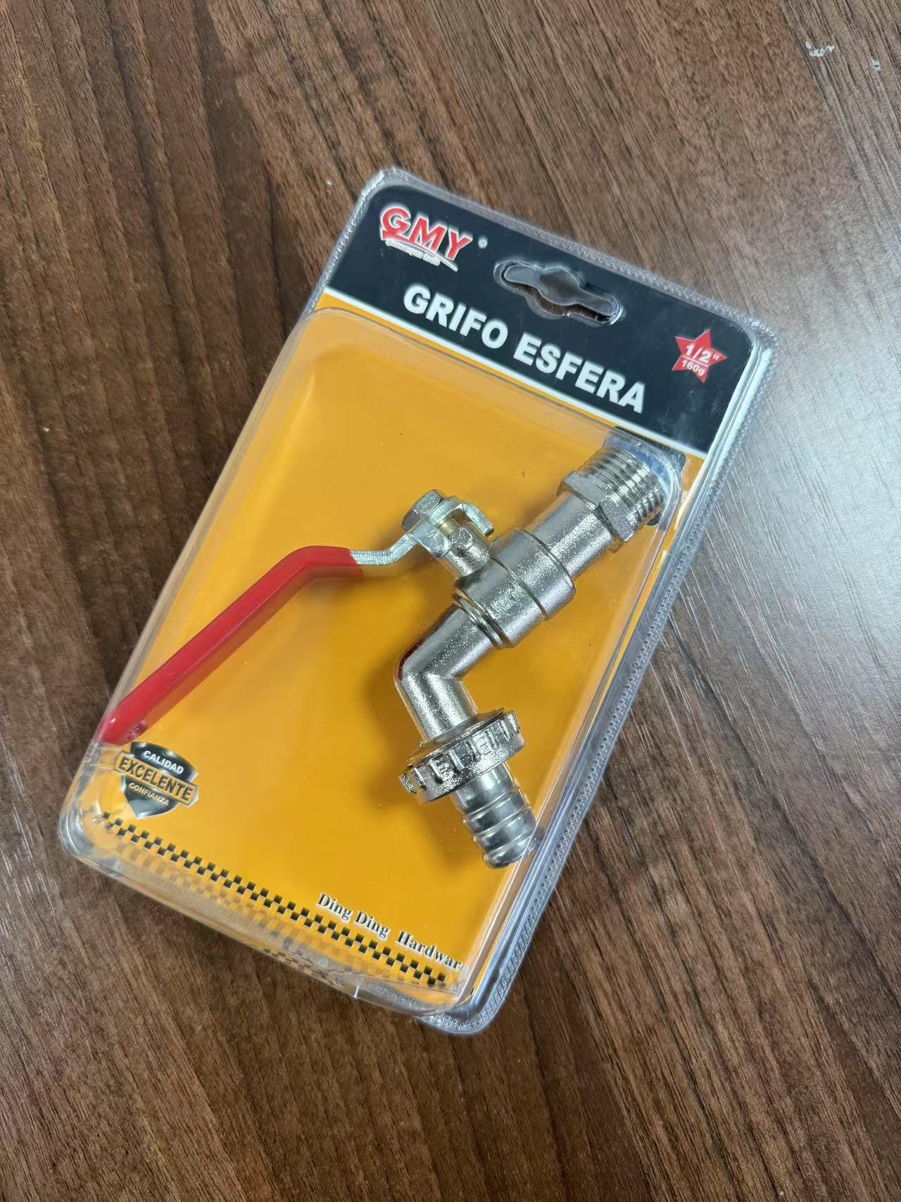 Wall-Mounted Outdoor Tap with 1/2 Outlet Valve Garden Water Tap Lever Type Valve RED Handle + Garden Hose Plug for Irrigation Water