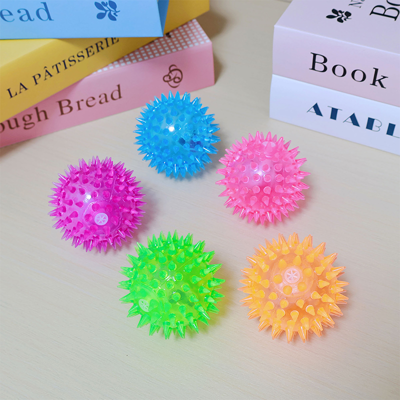 1pc Light up LED Dog Ball Pet Dog Flashing Light Up Spikey LED Ball Glowing Interactive Dog Toy Random Colours