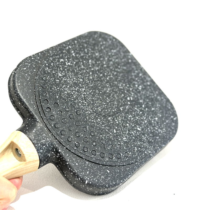 Metal Round Egg Frying Pan Square Pan for 4 Eggs with Wooden Handle